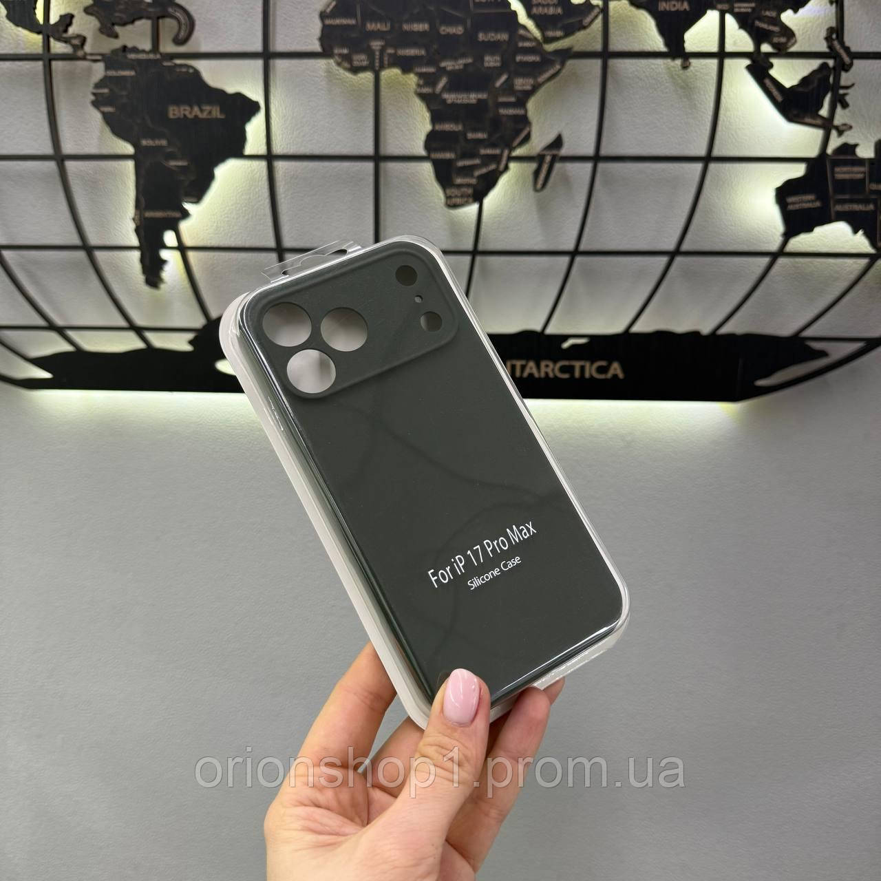 Silicone Case чохол з мікрофіброю для iPhone 17 Pro Max,чохол-бампер для Айфон 17 Про Макс (Темно-зелений)