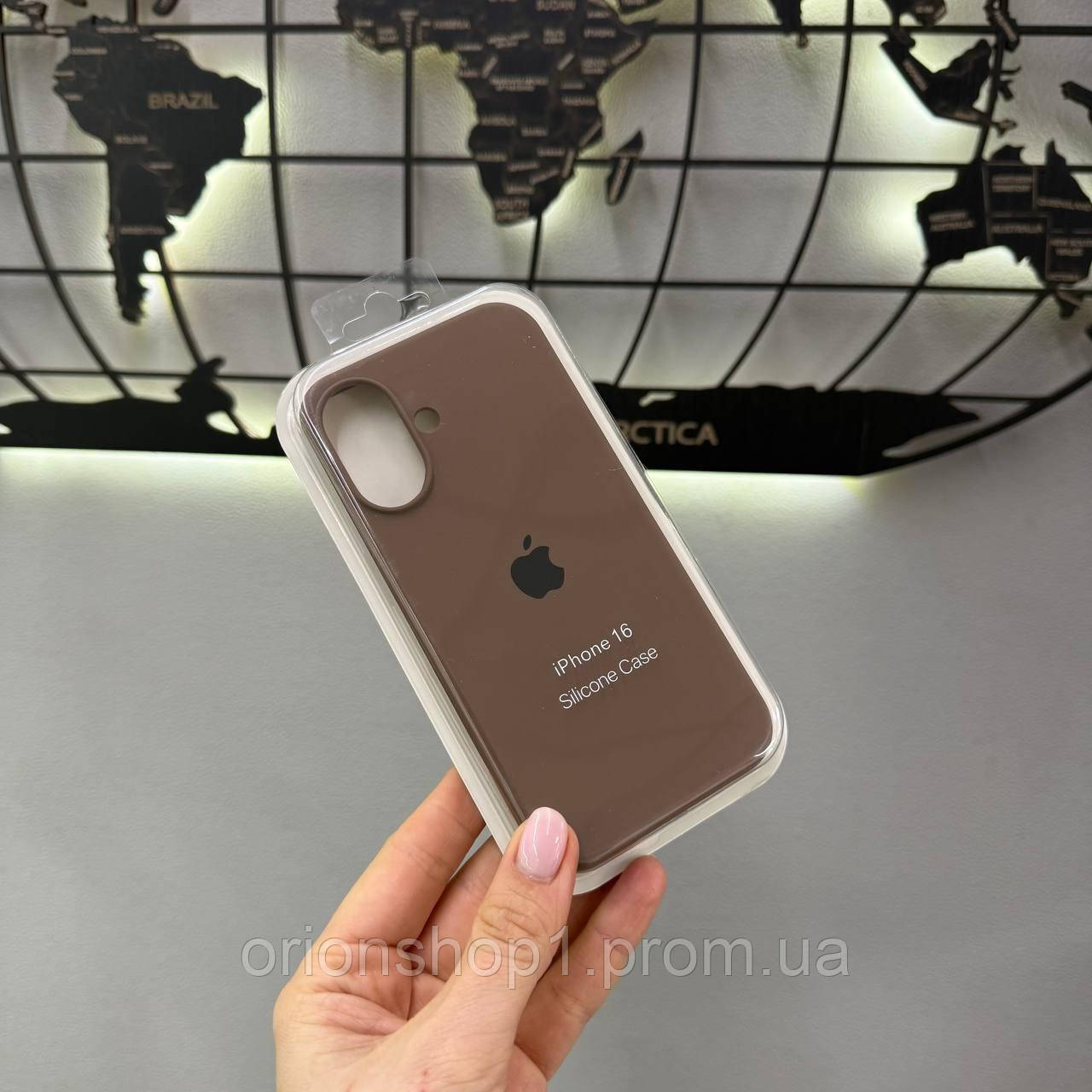 Silicone Case чохол з мікрофіброю для iPhone 16,чохол-бампер для Айфон 16 (Коричневий)