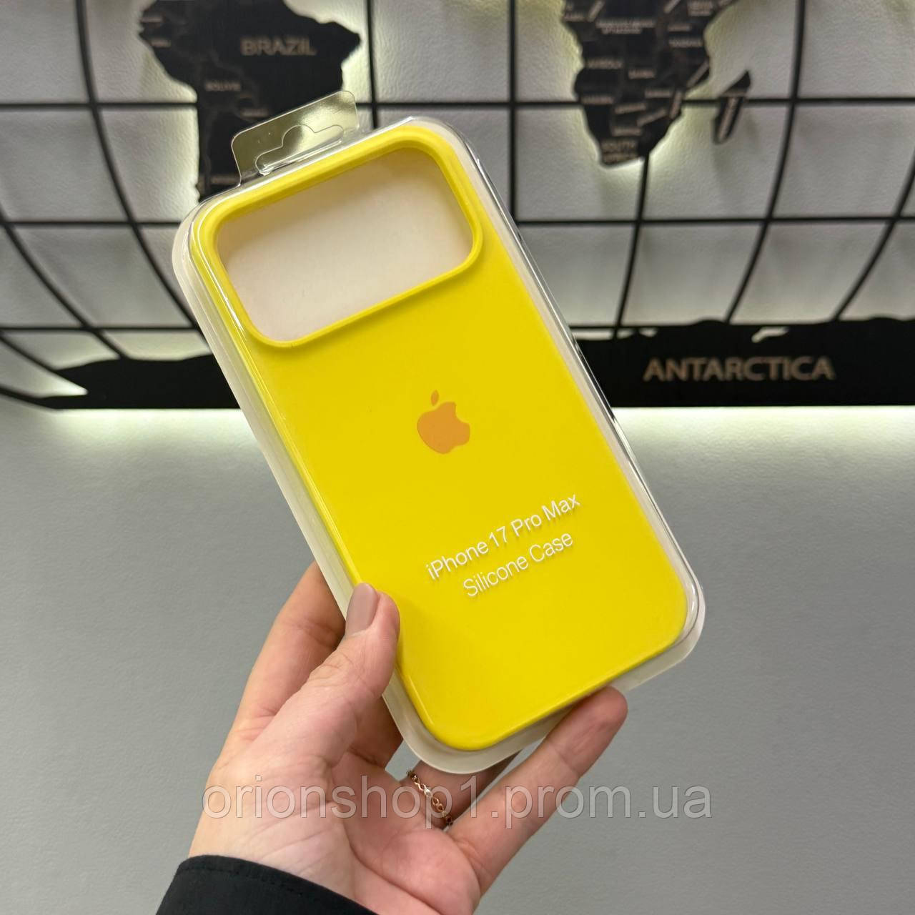 Silicone Case чохол з мікрофіброю для iPhone 17 Pro Max,чохол-бампер для Айфон 17 Про Макс (Жовтий)